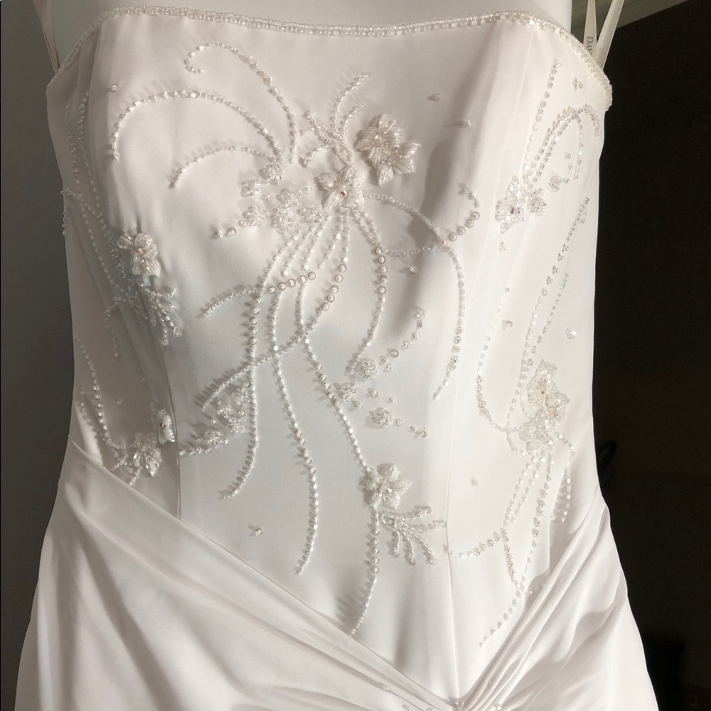 White size 6 Wedding Dress